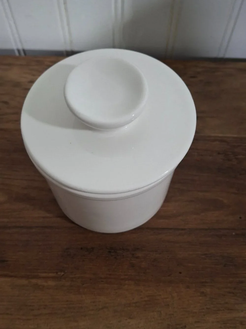 N/A white ceramic